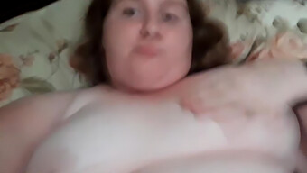 Big-Assed Bbw Masturbates On Webcam