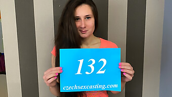 George Uhl'S Casting Couch Encounter Met Een Verleidelijke Brunette