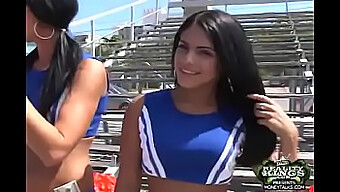 Cheerleader Ruby Knox'S Sensuele Solo Optreden