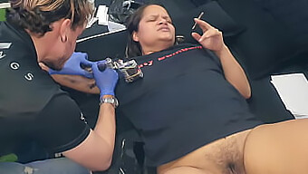 Amateurvrouw Ruilt Seks In Voor Tattoo In Duitsland