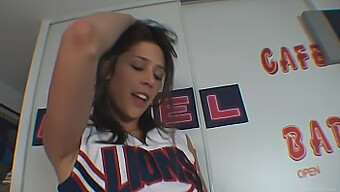 Anna Morna'S Cheerleader Avonturen: Een 18+ Feature