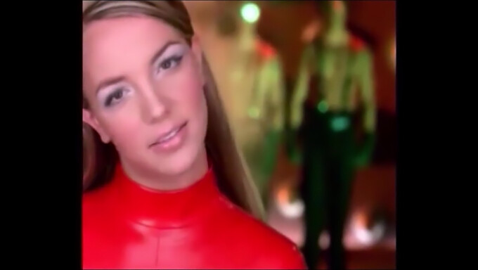 Pertunjukan Menggoda Britney Dalam Video Sensual