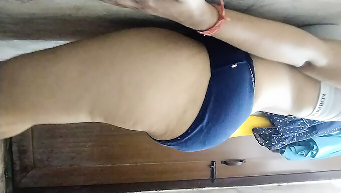 Chica India De 18 Años Se Masturba En La Ducha