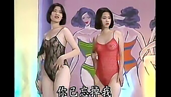 Garotas Taiwanesas Vestidas Com Lingerie Estão Sempre Na Moda.