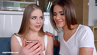 Selfie Sapphic: Xem Hai Cô Gái Đáng Yêu Này Móc Lồn Nhau