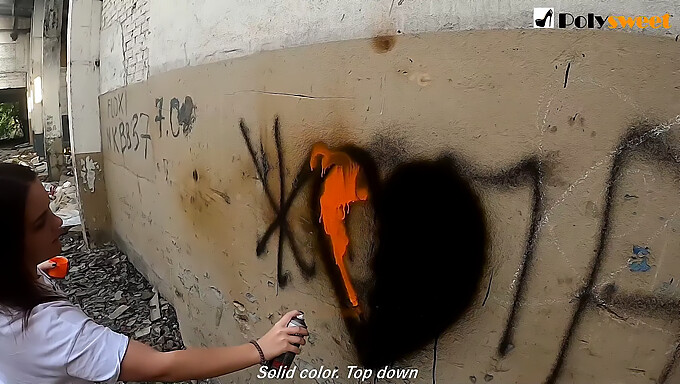 Teen Dostává Kouření A Má Sex Na Graffiti Pokrytém Místě